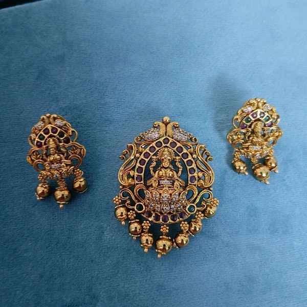 Pendant With Earrings 