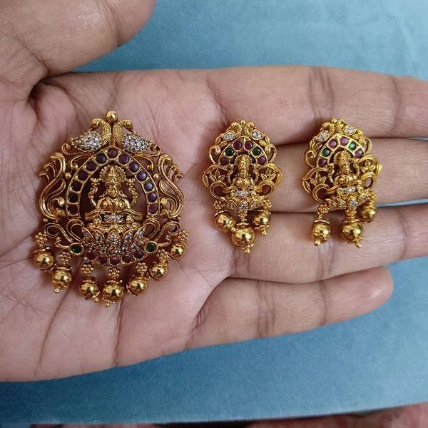 Pendant With Earrings 