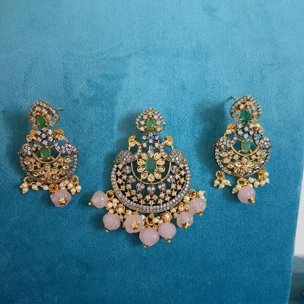 Victorian Pendant With Earrings 