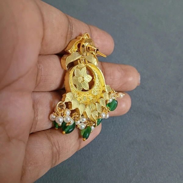 Jadua Kundan Pendant With Earrings 