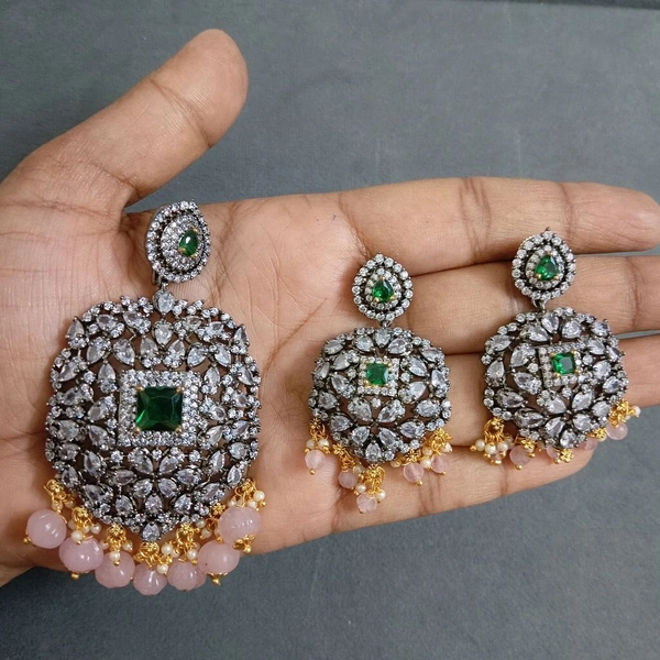 Victorian Pendant With Earrings Black Finishing 