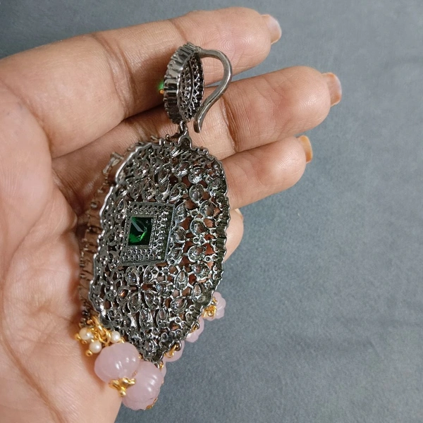 Victorian Pendant With Earrings Black Finishing 