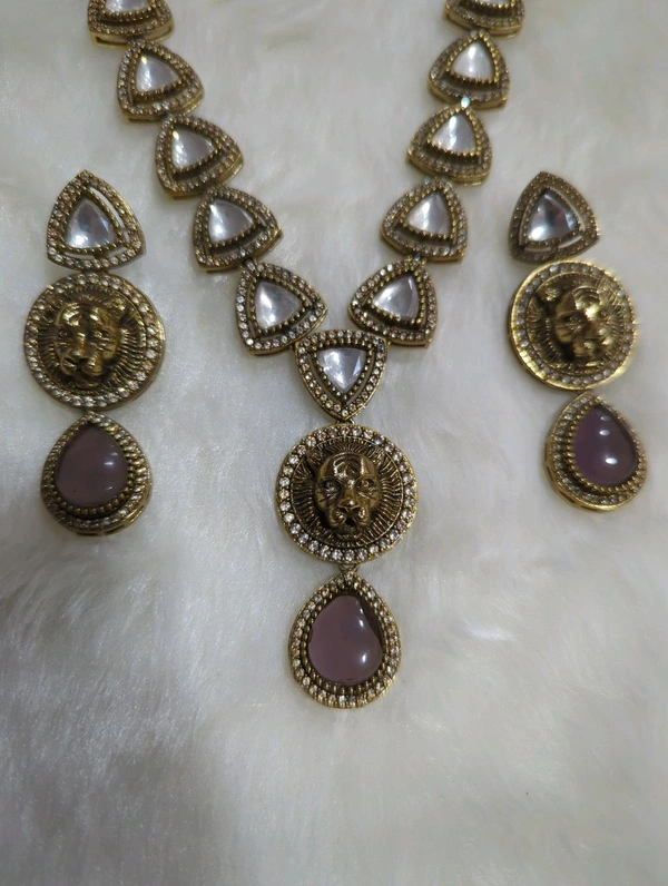 victorian neckpiece