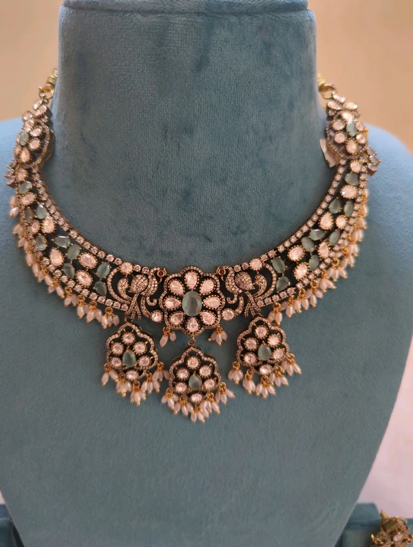 NECK SET WITH EAR RING - Jungle Mist