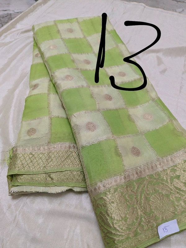 Russian Chinnon - parrot green 13