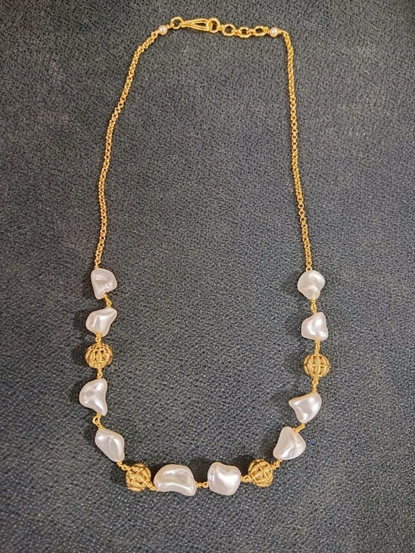 Uneven Shell Pearls Chain