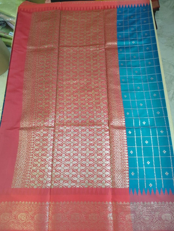 Benaras Gadwal - 4 Leafs, milky blue