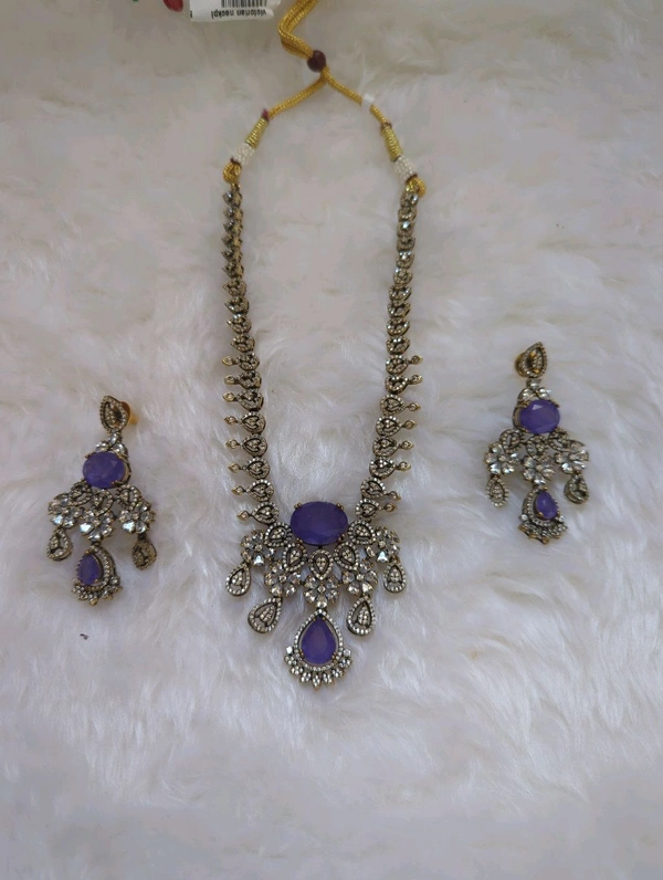 victorian neckpiece - Mauve
