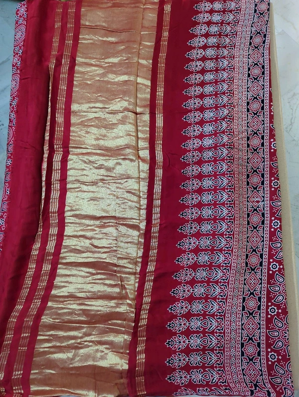 Pure Model With Block Print