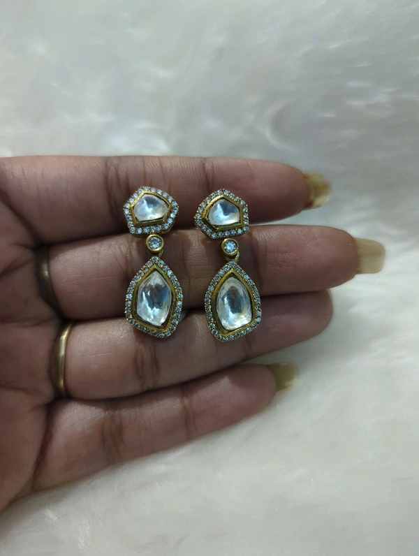 mossonite earrings - White