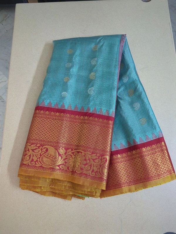 Pure Handloom Gadwal Pattu With Kuttu Boarders  - Red