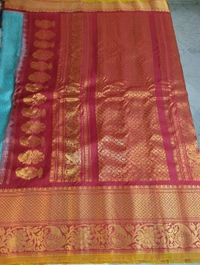 Pure Handloom Gadwal Pattu With Kuttu Boarders  - Red