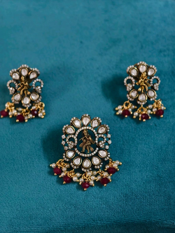 Victorian Pendant With Earrings