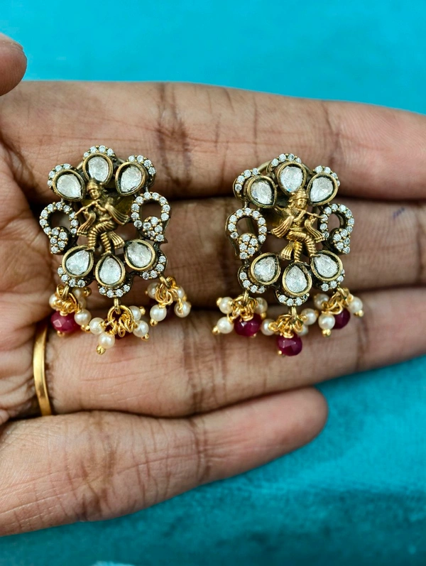 Victorian Pendant With Earrings