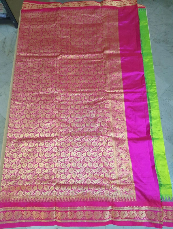 Pure Handloom Narayanpet Pattu  - parrot green