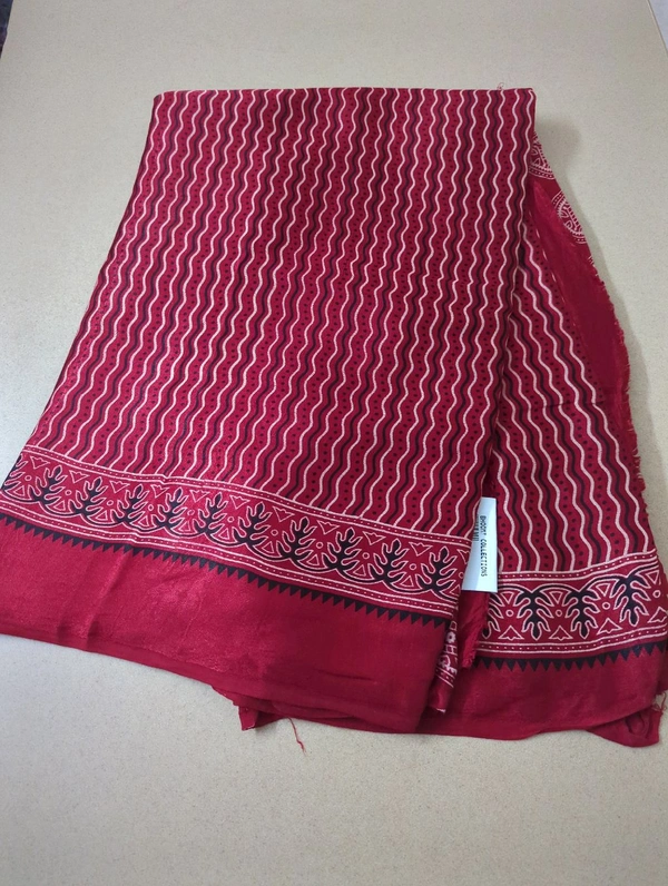 Model Silk - Red, Zigzag Lines