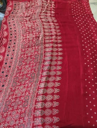 Model Silk - Red, Zigzag Lines