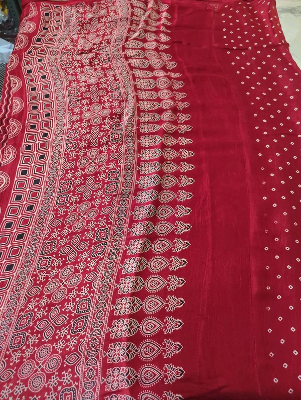 Model Silk - Red, Zigzag Lines