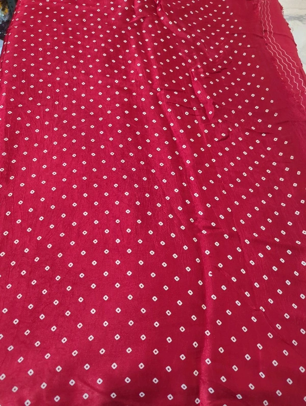 Model Silk - Red, Zigzag Lines