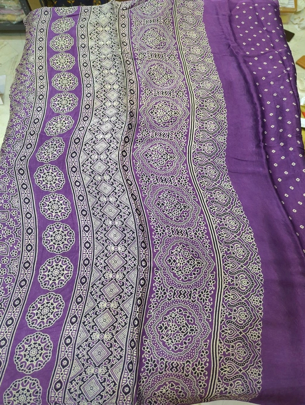 Model Silk - violet, Straight Lines