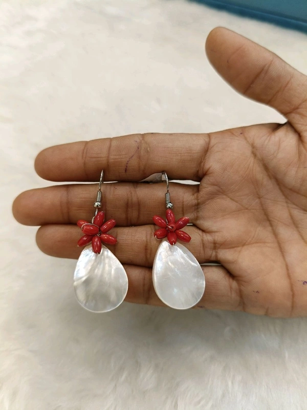 Stylish Pearl Earrings  - Red, Vz