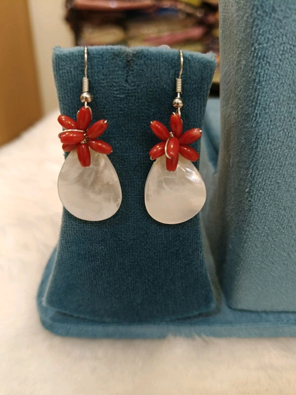 Stylish Pearl Earrings  - Red, Vz