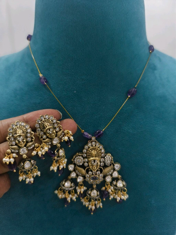 Invisible Chain With Victorian Pendant And Earrings  - HD