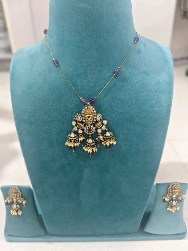 Invisible Chain With Victorian Pendant And Earrings  - HD