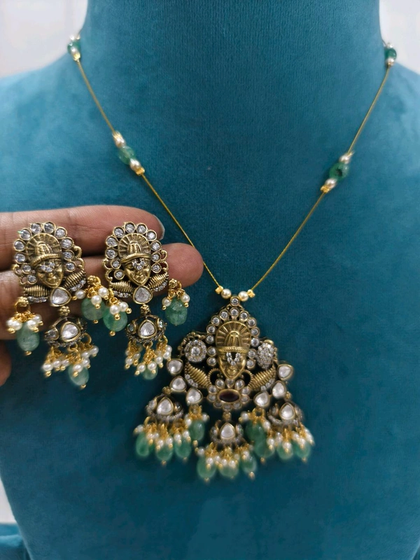 Invisible Chain With Victorian Pendant And Earrings  - HD, Red