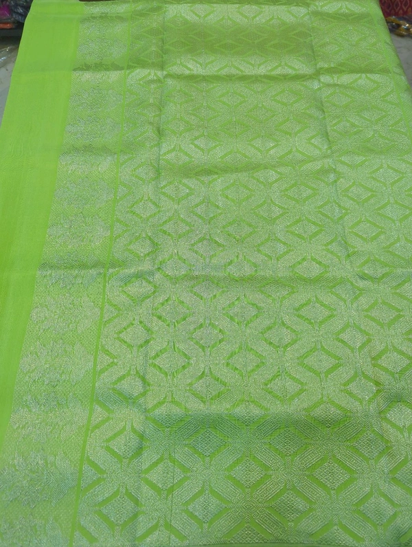 Pure Handloom Venkatagiri Pattu - Screamin' Green