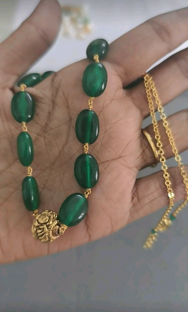 Handmade Chain With Monalisa Oval Beads And Kattutheega  - Green