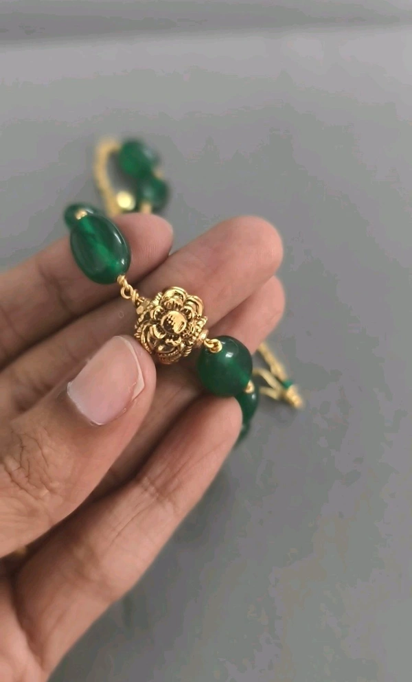 Handmade Chain With Monalisa Oval Beads And Kattutheega  - Green