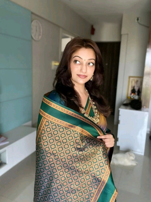 Narayan Border Soft Silk Sarees Premium Two Tone Fabric Saree ✨