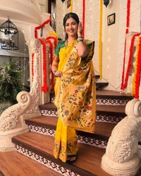 "Celebrity Dnyanada Ji Style Pure Kanchivaram Pethani Silk Saree with Original Zari Flower Design & Munia Border – Premium Soft Silk Saree with Running Blouse - FREE, YELLOW