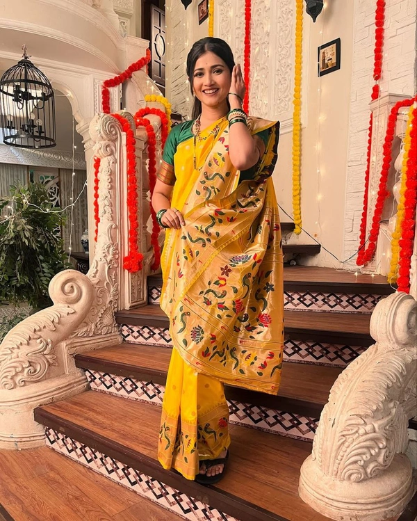 "Celebrity Dnyanada Ji Style Pure Kanchivaram Pethani Silk Saree with Original Zari Flower Design & Munia Border – Premium Soft Silk Saree with Running Blouse - FREE, YELLOW