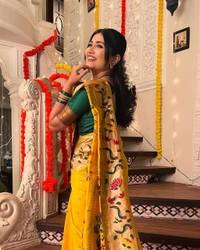 "Celebrity Dnyanada Ji Style Pure Kanchivaram Pethani Silk Saree with Original Zari Flower Design & Munia Border – Premium Soft Silk Saree with Running Blouse - FREE, YELLOW