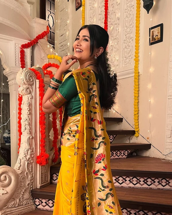 "Celebrity Dnyanada Ji Style Pure Kanchivaram Pethani Silk Saree with Original Zari Flower Design & Munia Border – Premium Soft Silk Saree with Running Blouse - FREE, YELLOW