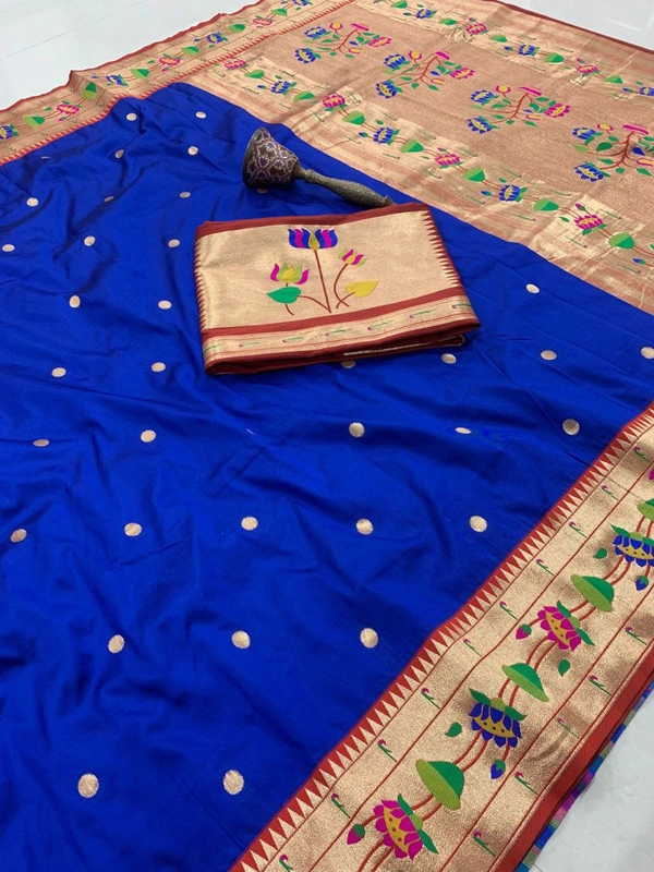 PAITHANI_HOUSE33 Lotus-Kinar Paithani Weave - Grand Zari Pallu and Flower Motifs - FREE, Royal Blue