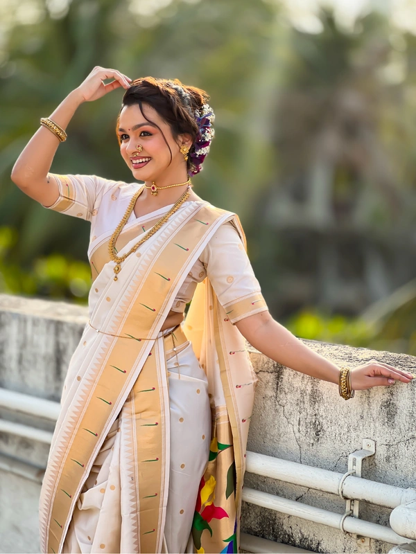 Original Maharashtrian Wedding Nauvari Paithani � 9 Mtr Soft Silk with Rich Muniya Border - FREE, WHITE