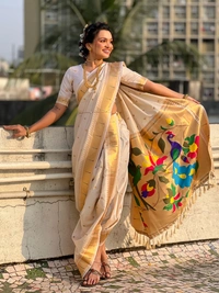 Original Maharashtrian Wedding Nauvari Paithani � 9 Mtr Soft Silk with Rich Muniya Border - FREE, WHITE