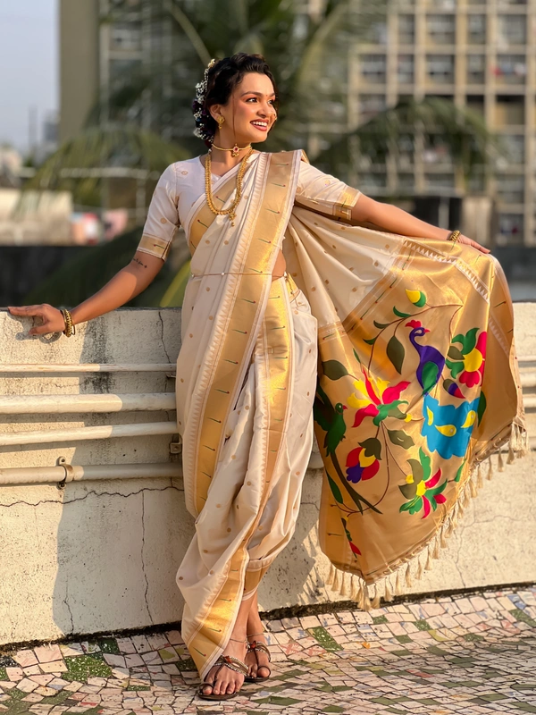 Original Maharashtrian Wedding Nauvari Paithani � 9 Mtr Soft Silk with Rich Muniya Border - FREE, WHITE