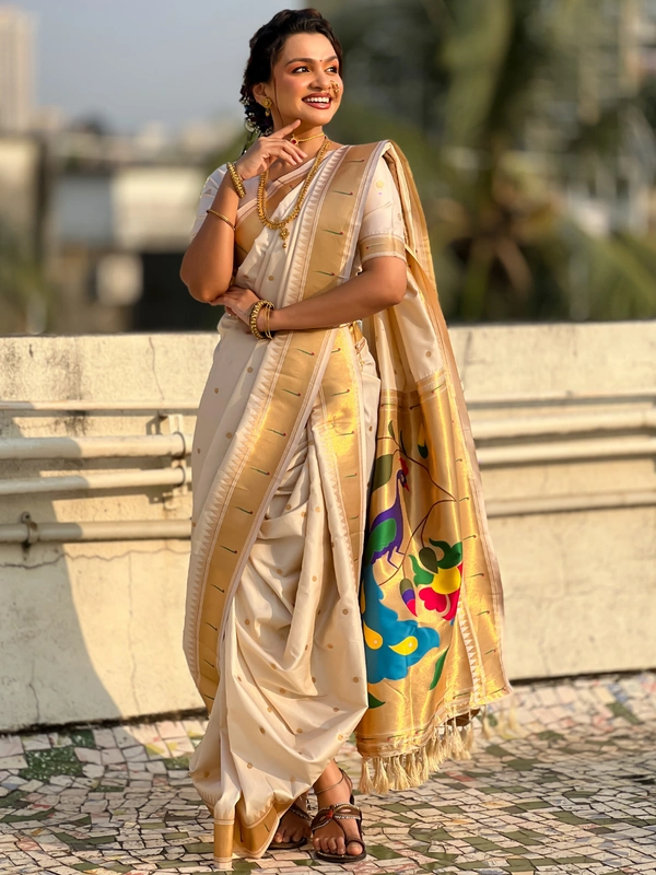 Original Maharashtrian Wedding Nauvari Paithani � 9 Mtr Soft Silk with Rich Muniya Border - FREE, WHITE