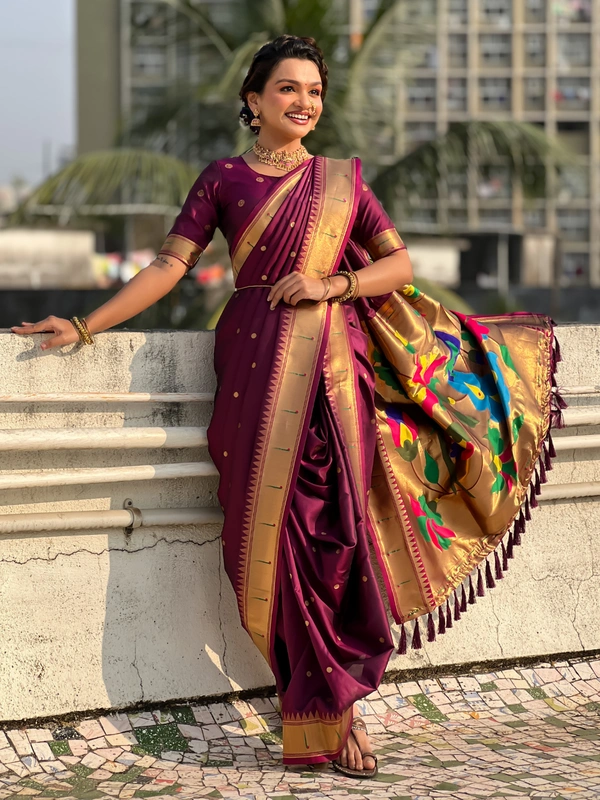 Original Maharashtrian Wedding Nauvari Paithani � 9 Mtr Soft Silk with Rich Muniya Border