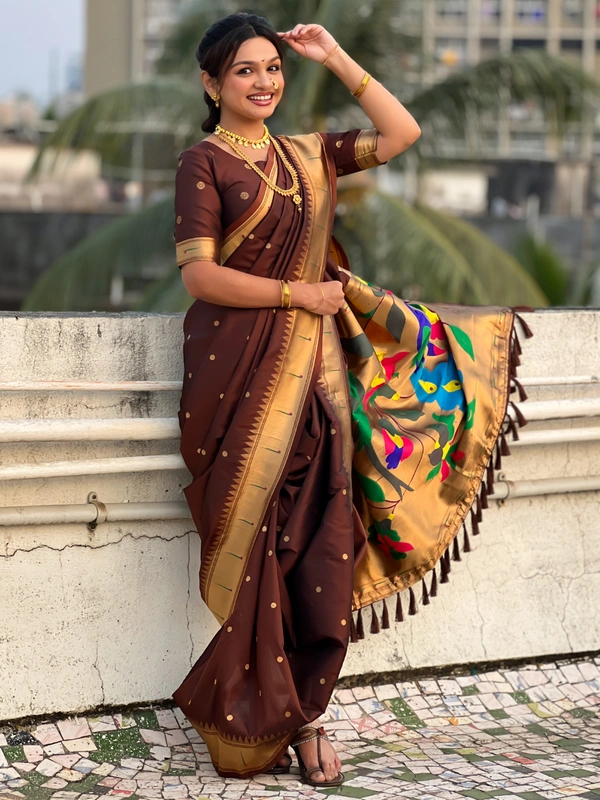 Original Maharashtrian Wedding Nauvari Paithani � 9 Mtr Soft Silk with Rich Muniya Border - FREE, COFFEE
