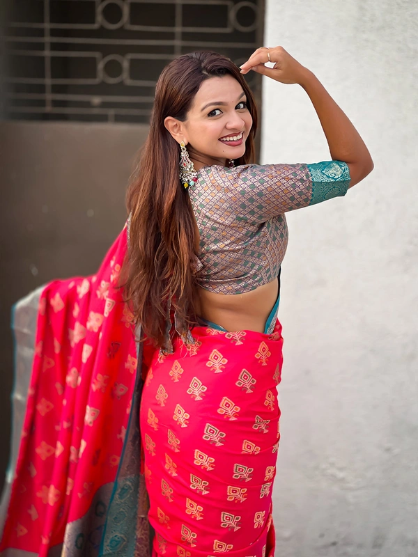 Patola Silk Saree with Meenakari Bandhani Weaves & Rich Zari Pallu - FREE, PINK