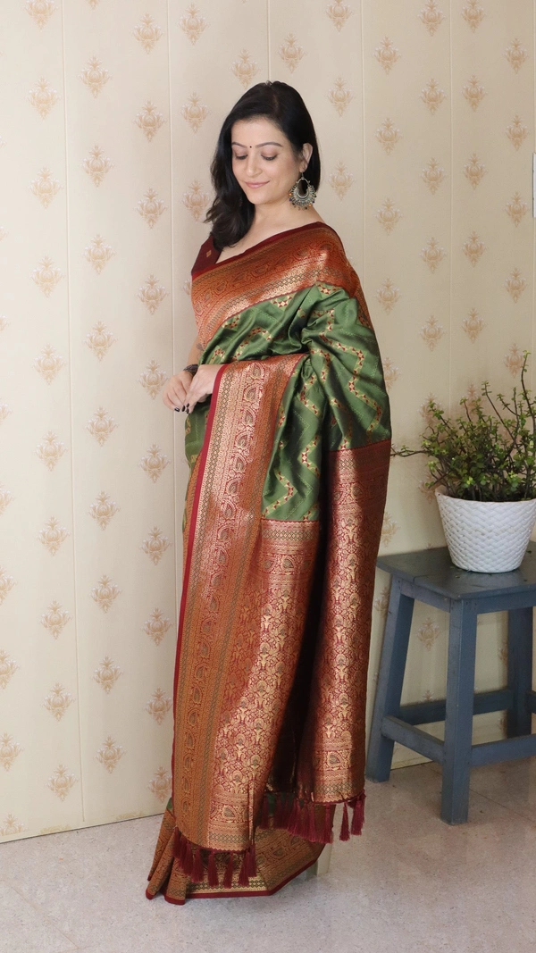 Premium Banarasi Soft Silk Saree with Gold Zari Zigzag Geometric Weaves - FREE, GRNMAROON