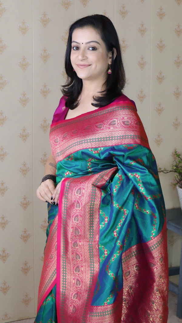 Premium Banarasi Soft Silk Saree with Gold Zari Zigzag Geometric Weaves - FREE, P.GREEN