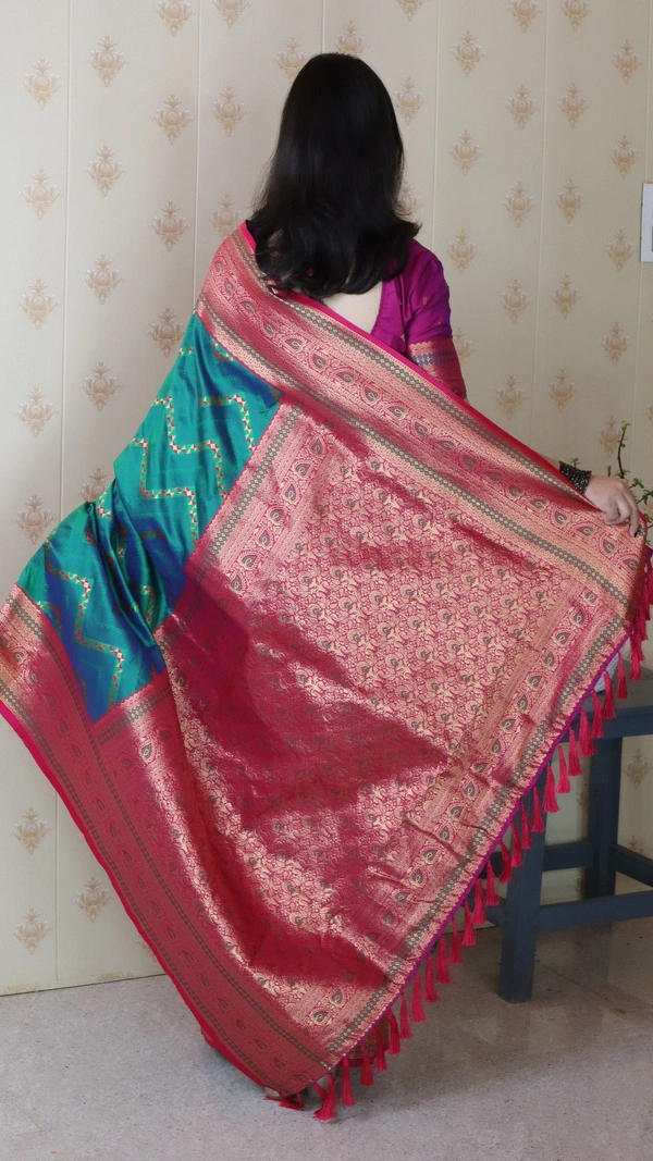 Premium Banarasi Soft Silk Saree with Gold Zari Zigzag Geometric Weaves - FREE, P.GREEN