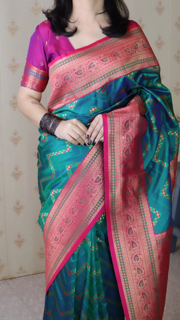 Premium Banarasi Soft Silk Saree with Gold Zari Zigzag Geometric Weaves - FREE, P.GREEN