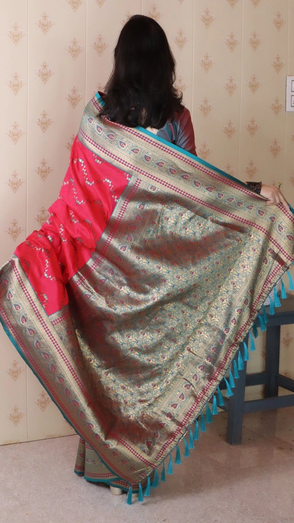 Premium Banarasi Soft Silk Saree with Gold Zari Zigzag Geometric Weaves - FREE, PINK